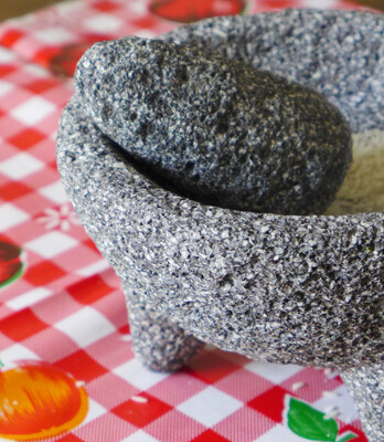 How to prep a new molcajete