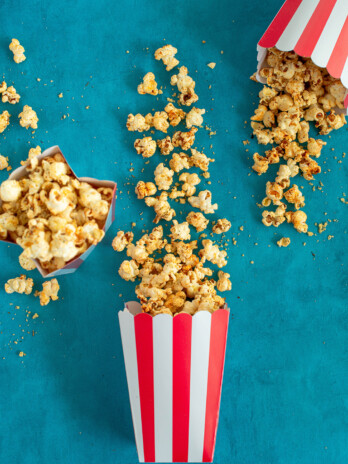 Spicy Popcorn with Cheese Crumbs