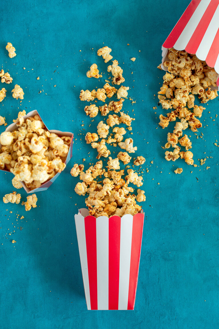 Spicy Popcorn with Cheese Crumbs