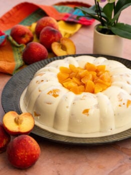 Creamy Peach Gelatina